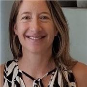 Profesora de coaching dinámica, cercana y orientada a resultados, dirigidas a profesionales, equipos de empresas o particulares.